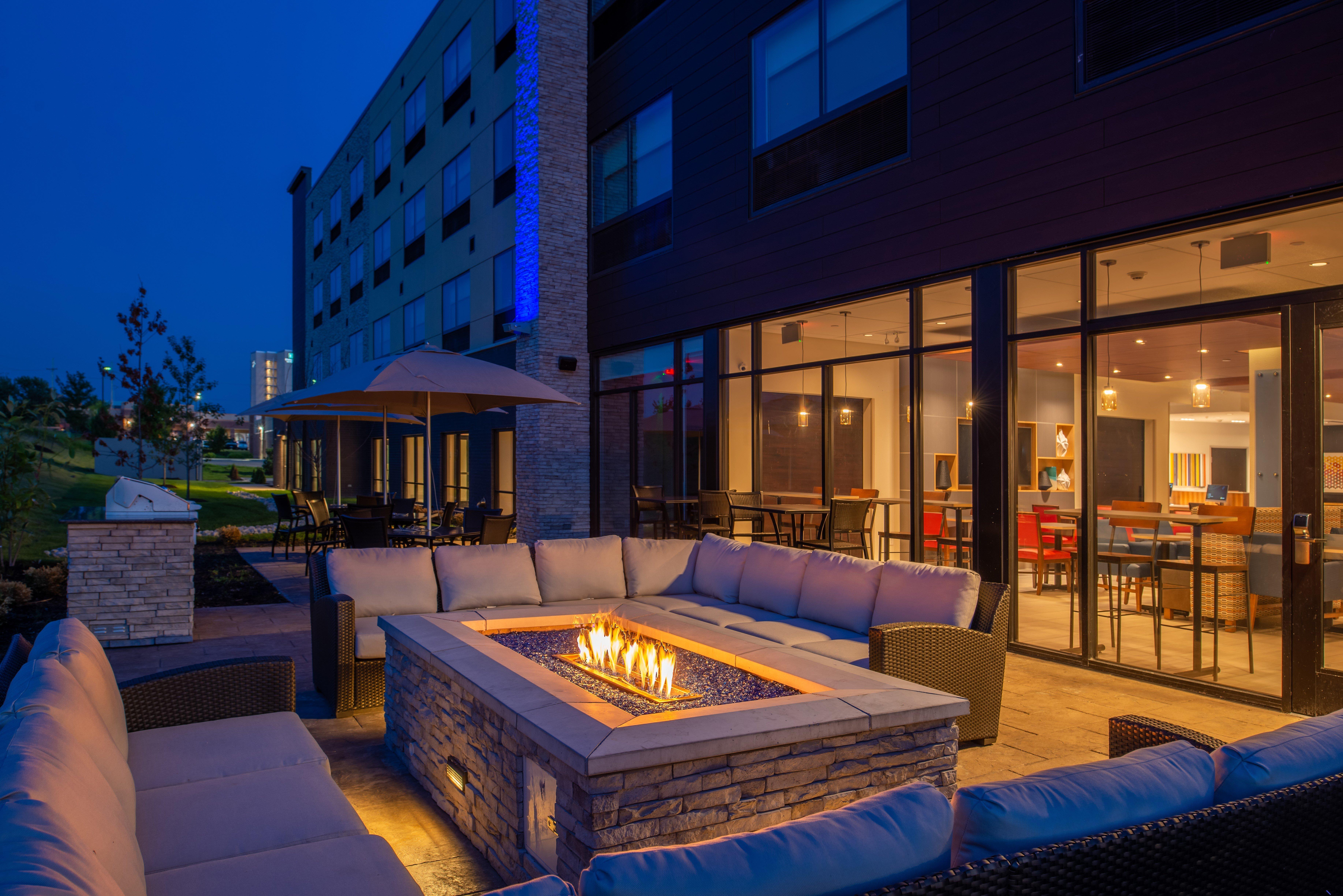 Holiday Inn Express & Suites - Olathe West By Ihg Экстерьер фото