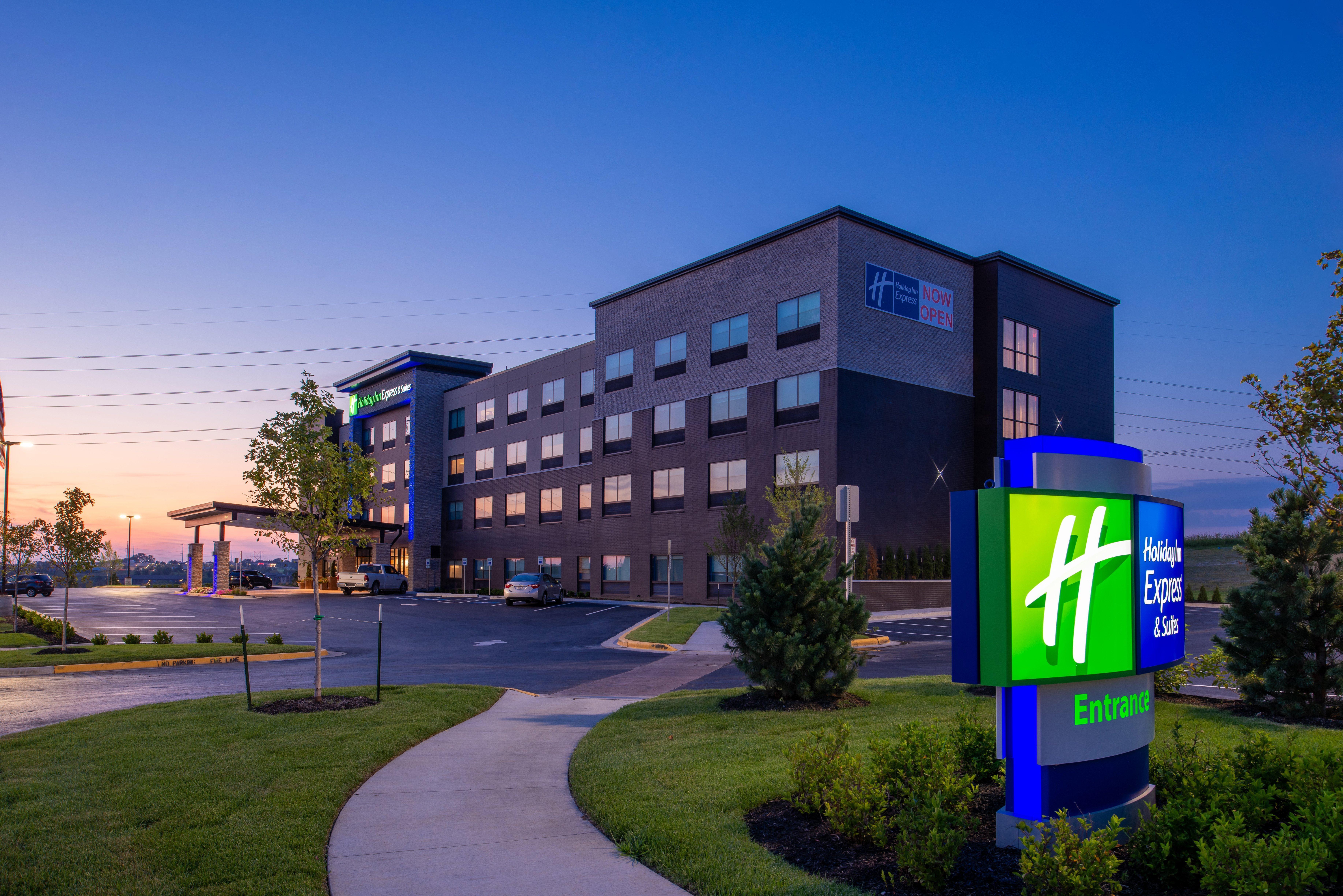 Holiday Inn Express & Suites - Olathe West By Ihg Экстерьер фото